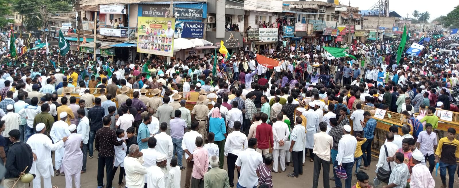 Eid Milad Procession in Bagalkot: ನಗರದಲ್ಲಿ ಈದ್ ಮಿಲಾದ್ ಮೆರವಣಿಗೆ: ಡಿಜೆಗೆ ಹೆಜ್ಜೆ ಹಾಕಿದ ಯುವಕರು
